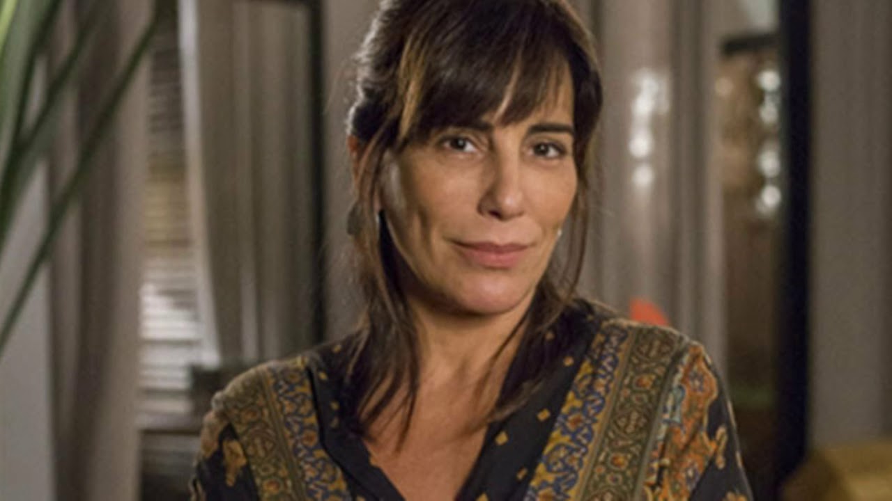 Preview Atriz teve rosto alterado para não ser reconhecida: rosto da rainha no festival de cinema na fronteira com a Europa era outro