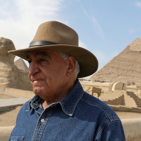 Egiptólogo Zahi Hawass: As Pirâmides de Quéops Foram Construídas por Trabalhadores, Não Escravos