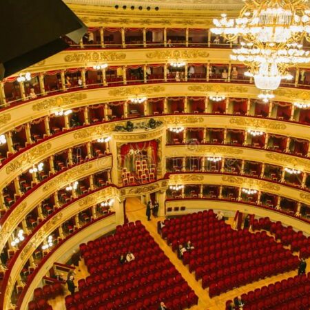 A Direção do Teatro na Pokrovka Foi Completamente Renovada