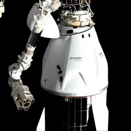 Nave SpaceX Dragon com Missão Turística Ax-4 Desacopla da ISS