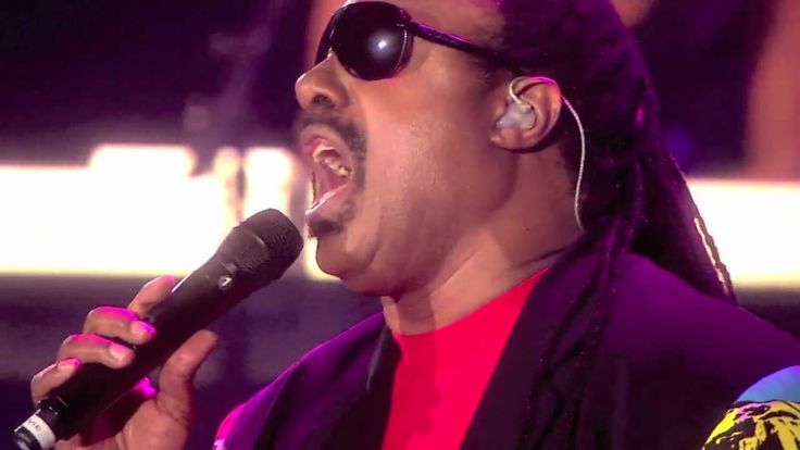 Preview Stevie Wonder Encerra Especulações de Longa Data sobre Sua Cegueira