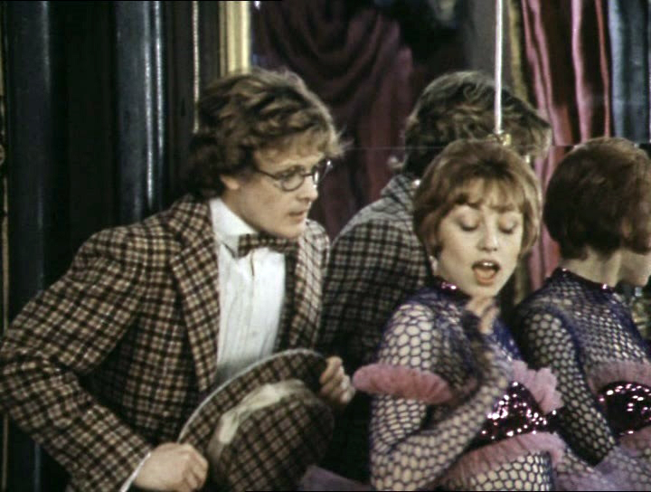 Preview Moscou se despede do diretor Yuri Moroz sob chuva e rosas brancas