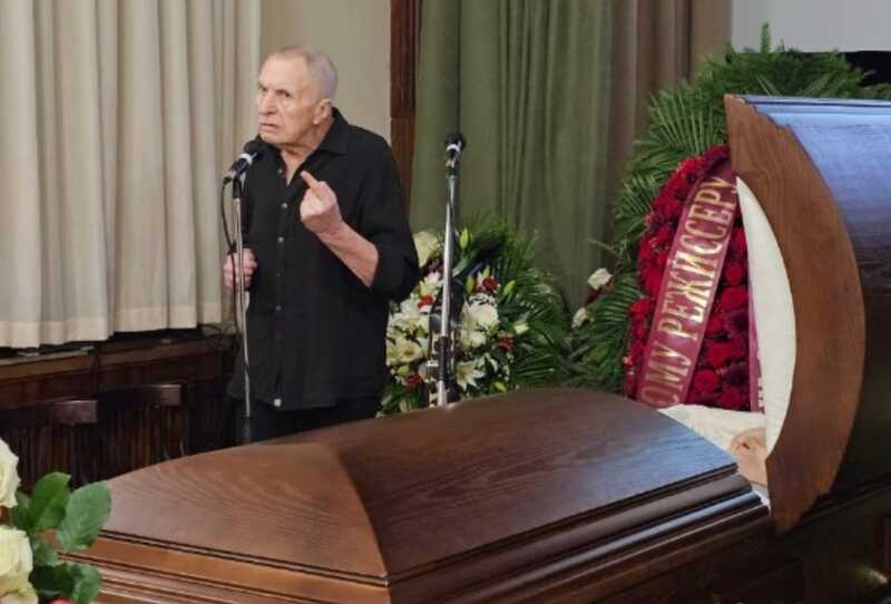 Preview Andrey Smirnov na Despedida de Alexander Mitta: “Uma Multidão no Caixão Deste Homem É Normal”