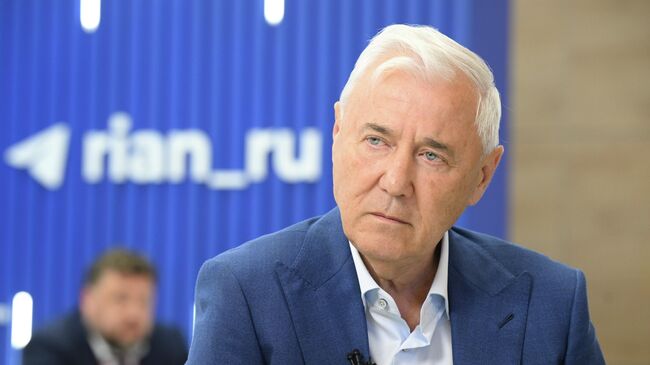 Preview Anatoly Aksakov Projeta Redução da Taxa Básica de Juros para 7% até 2026