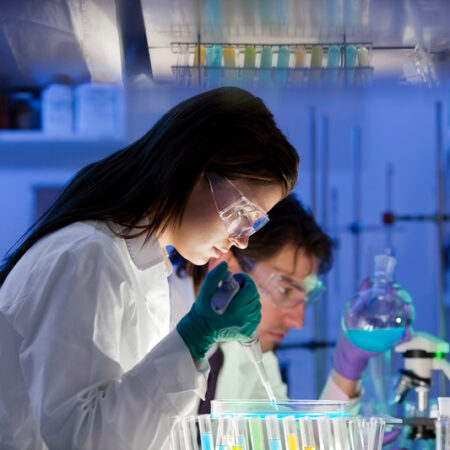 Cientista Esclarece Impacto das Tempestades Magnéticas na Saúde e Alerta Contra Automedicação