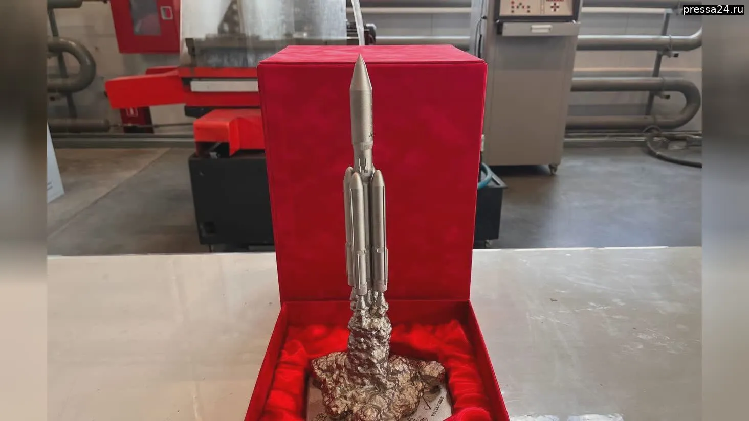 Preview Подарок Путину: Титановая модель ракеты “Ангара” от СПбГМТУ