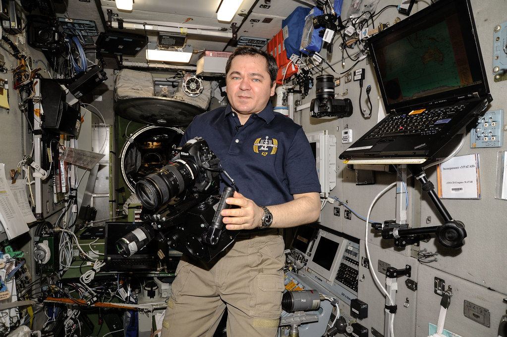 Preview Cosmonauta Russo Oleg Platonov Conecta-se por Vídeo com Colegas de Equipe