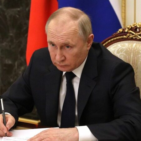 Putin ordena a criação de base para investimentos privados no espaço