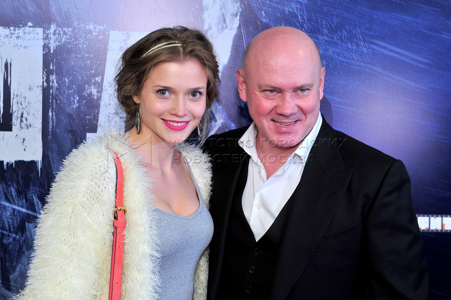 Preview Vitaliy Khaev e Ekaterina Shpitsa: Uma Nova Comédia sobre os Anos 90