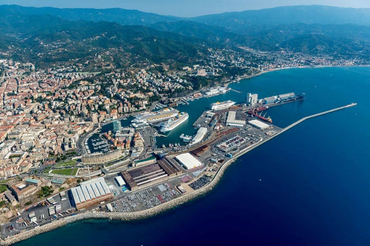 Preview China constrói um grande porto seco na fronteira com a Rússia para expandir laços comerciais