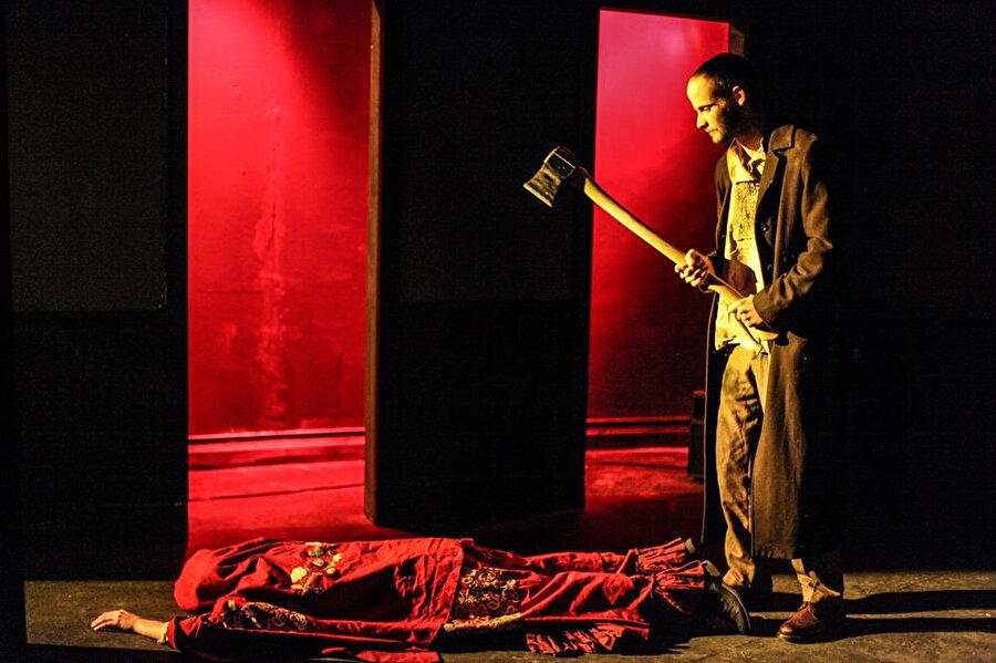 Preview Turbilhão de Emoções, Armários Misteriosos e Tormentos da Consciência: Uma Nova Leitura de Raskólnikov no Teatro Gógol