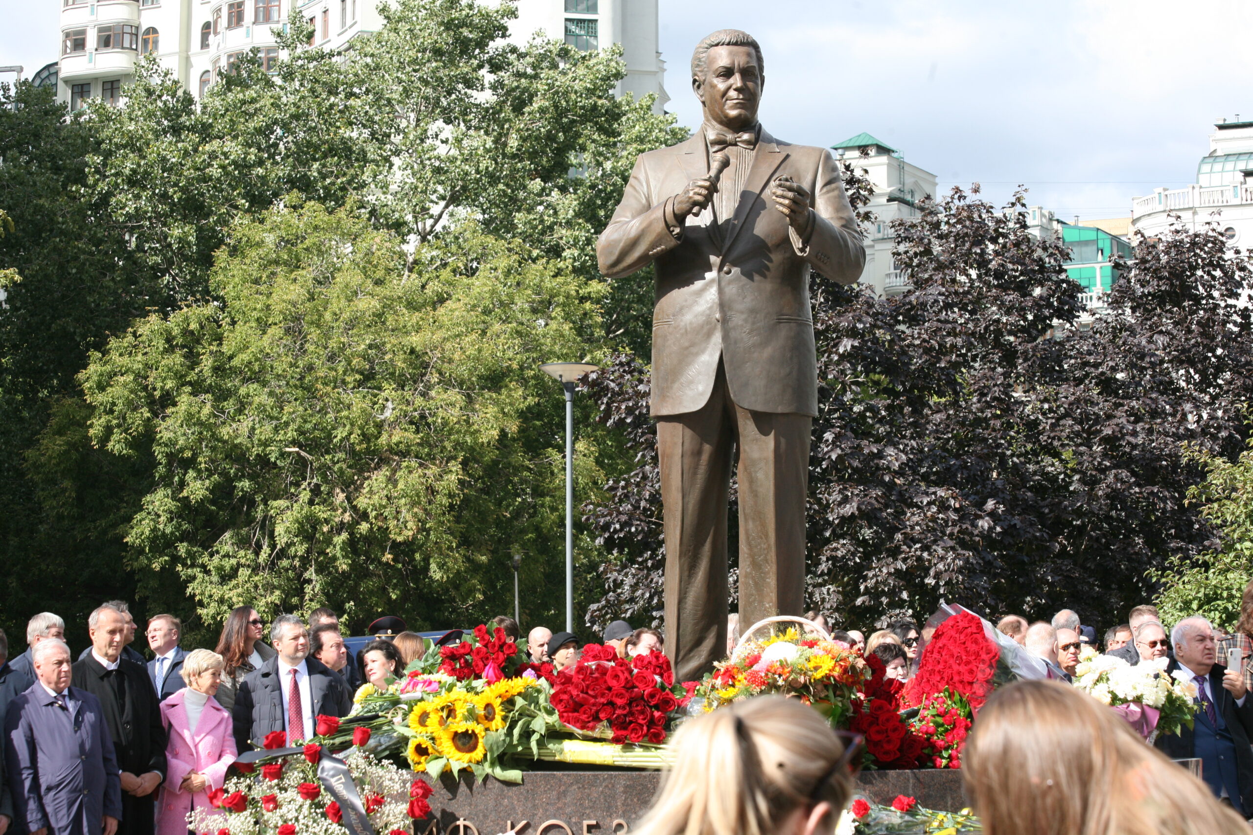 Preview Em Moscou, o legado de Iosif Kobzon é ‘revivido’ em nova exposição