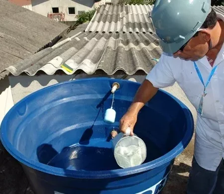 Inovação: Cientistas Russos Apresentam Nova Tecnologia para Limpeza de Água Contaminada por Petróleo