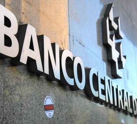 Banco Central da Rússia: Análise de Projeções e Recente Ajuste da Taxa Básica