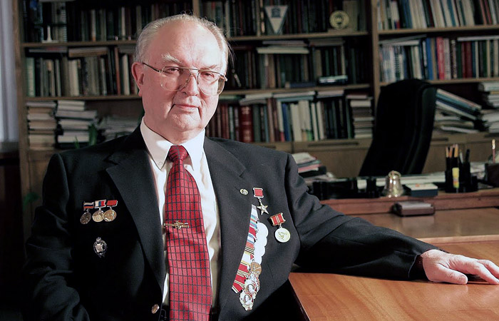 Preview Evgeny Fedosov, Acadêmico e Arquiteto da Tríade Nuclear Soviética, Morre em Moscou
