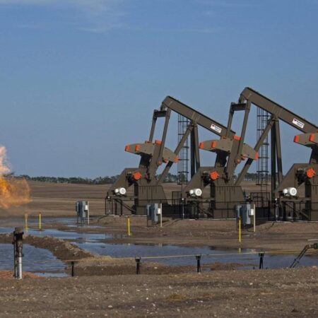 Мировой рынок нефти: значительный избыток предложения прогнозирует МЭА