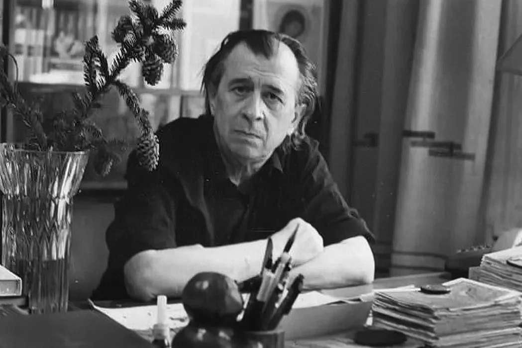 Preview Peças únicas em exposição sobre o poeta Anatoly Zhigulin: autógrafo de Tvardovsky e arame farpado