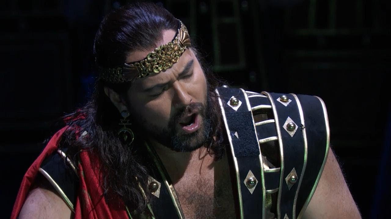 Preview Estreia de Ildar Abdrazakov em Transbaicália: o baixo-barítono opera conquista Chita