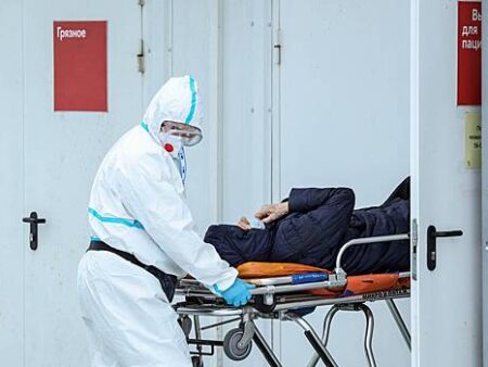 Простой препарат снизил риск тяжелого течения COVID-19