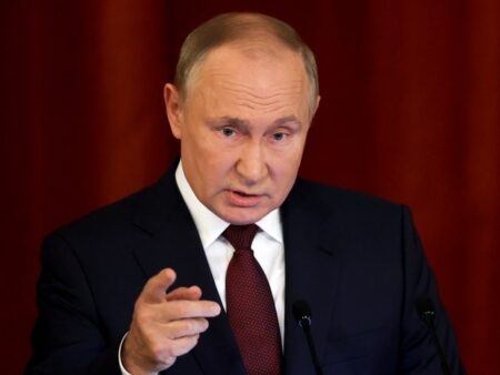 Putin: É crucial evitar o crescimento da economia paralela após o aumento do IVA
