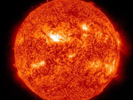 На Солнце зафиксирована мощная вспышка класса М2.0