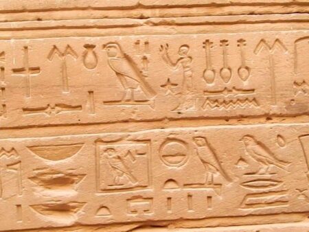 IA Russa para Decifrar Hieróglifos Egípcios Antigos