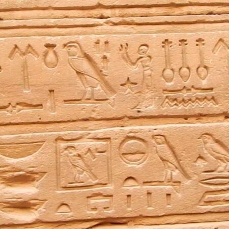 IA Russa para Decifrar Hieróglifos Egípcios Antigos