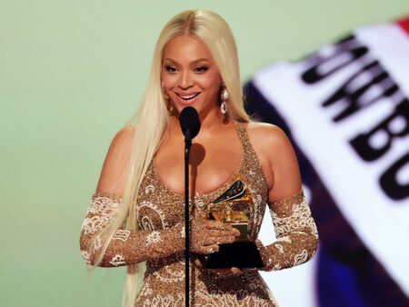 Valéria Mirando o Grammy: Entenda a Situação da Cantora Russa