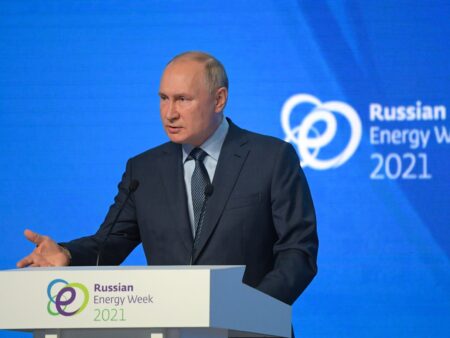 Análise do Discurso de Vladimir Putin na Semana da Energia: Cenário Global e Estratégia Russa