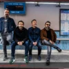 Love of Lesbian Anuncia Pausa Temporária dos Palcos Após 25 Anos: “Acreditamos que é Hora de Baixar a Cortina por um Tempo”
