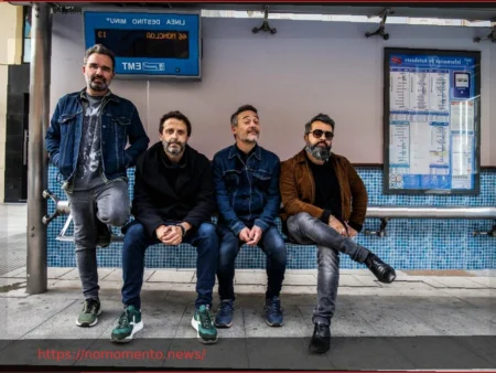 Love of Lesbian Anuncia Pausa Temporária dos Palcos Após 25 Anos: “Acreditamos que é Hora de Baixar a Cortina por um Tempo”