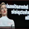 La Berlinale se ve sacudida por una fuerte polémica de politización, con el futuro de su directora en entredicho