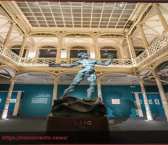 O Dalí Escultor Se Hospeda no Palácio de Gaviria