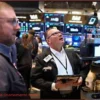 Trump Faz Preços do Petróleo Caírem: Wall Street Impulsionada pela Esperança do Fim da Guerra