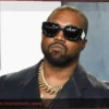 Kanye West Anuncia Performance no SoFi Stadium em Meio à Controvérsia por Comentários Antisemitas