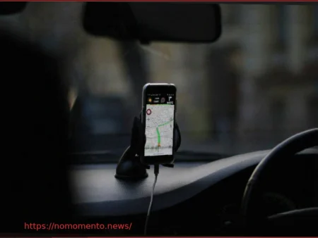 DGT confirma: você pode ser multado se usar certos suportes para celular no seu carro